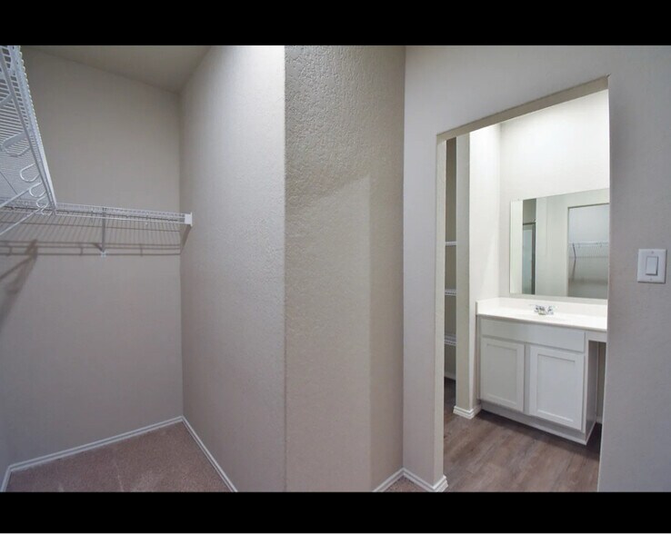 Building Photo - 3443 RedBud Grv
