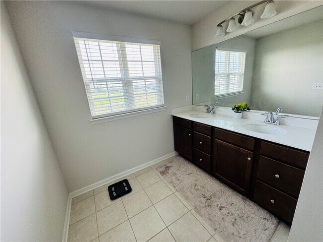 Building Photo - 6016 Ivory Dr