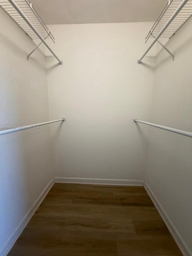 Building Photo - 909 NE 211th St