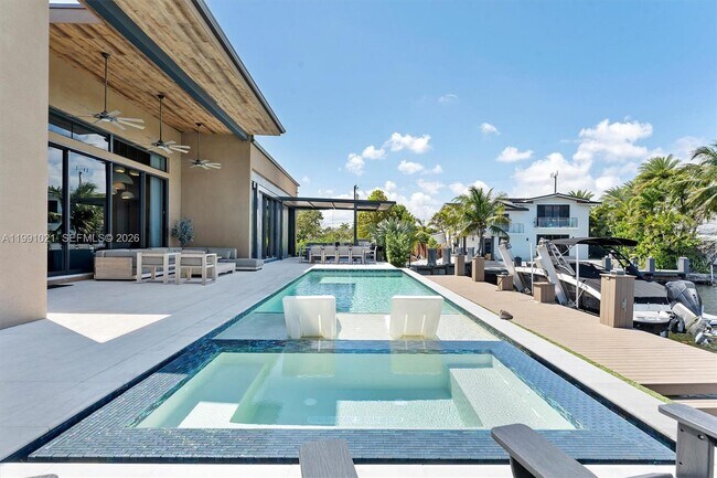 Building Photo - 2215 NE 19th St