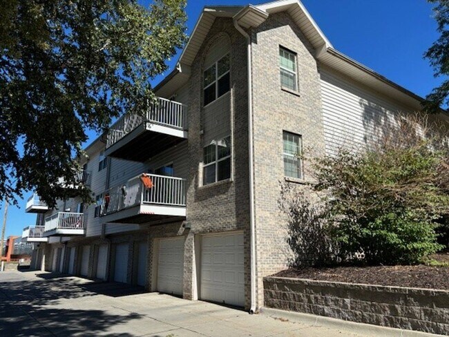 Floorplan - Square 131 - 4880 - 12 Plex