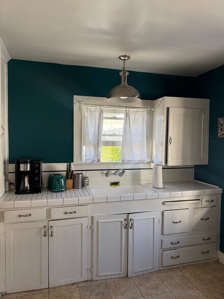 Primary Photo - 731 Cochran Ave