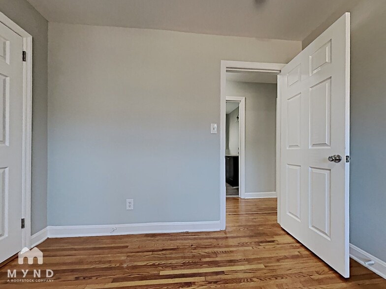 Building Photo - 4010 Crestridge Dr