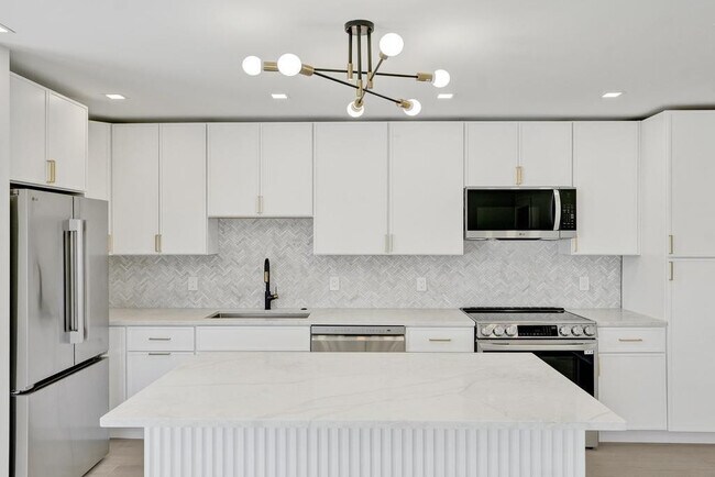 Building Photo - 840 SE 22nd Ave