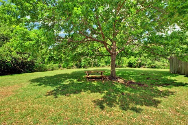 Building Photo - 1411 Gracy Farms Ln