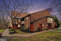 Building Photo - 910 Mountainview Dr