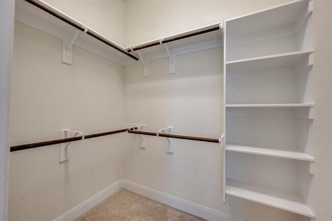 Building Photo - 845 Richardson Ln