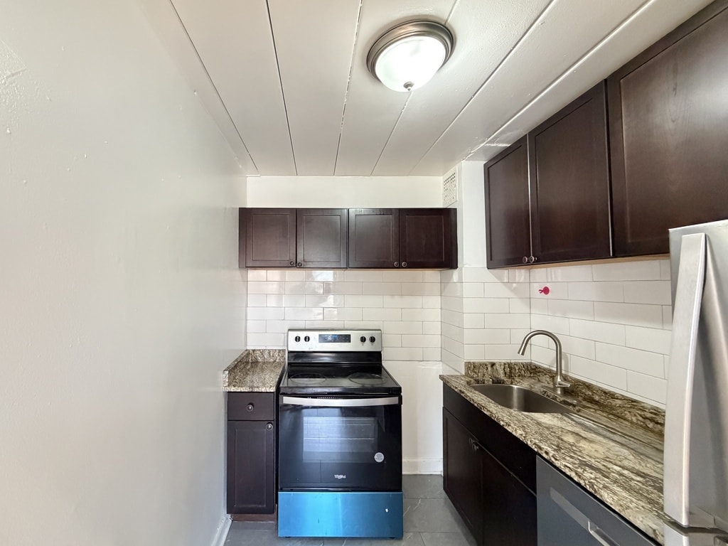 Building Photo - 1360 W Touhy Ave