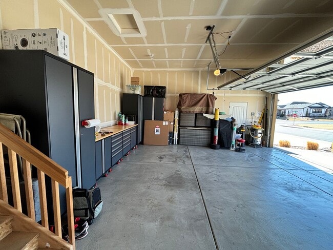 Building Photo - Stunning 5 Bedroom 3 Bathroom Home in Johnstown with Finished Basement!