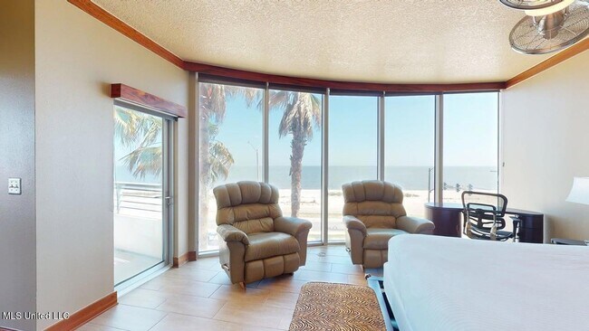 Building Photo - 2060 Beach Blvd