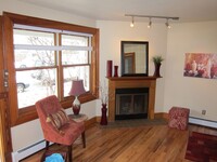 Building Photo - Sunny, Cozy 1 Bedroom Condo - Available fo...