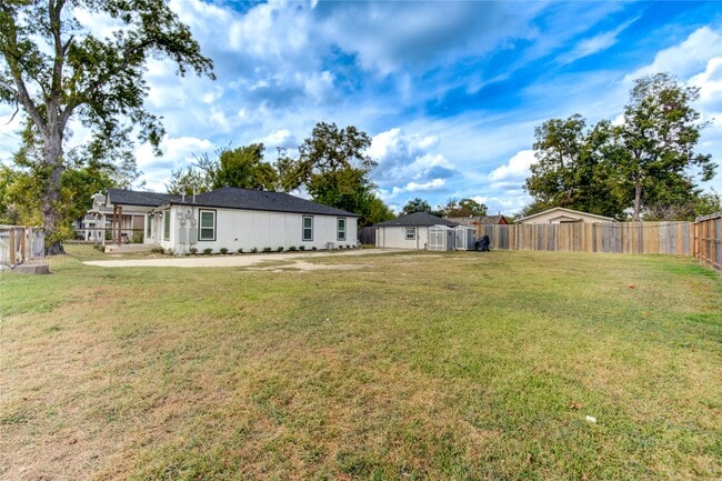 Building Photo - 4049 Lucille St