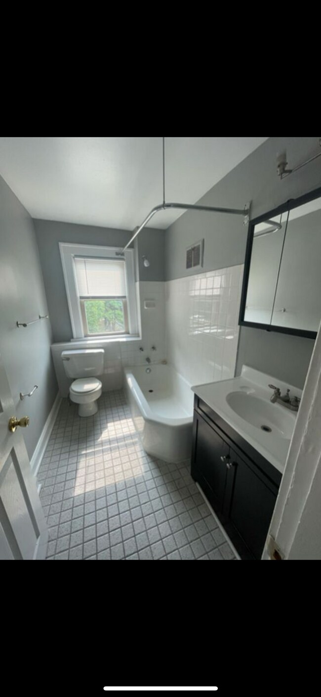 Building Photo - 526 S Drexel Ave