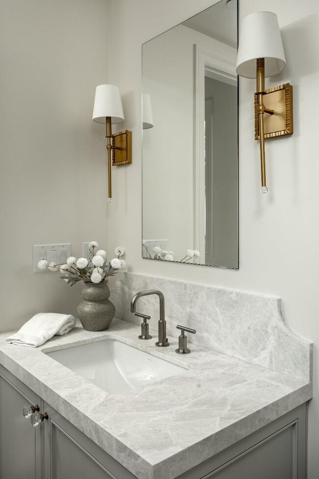 Building Photo - 160 Waverley St