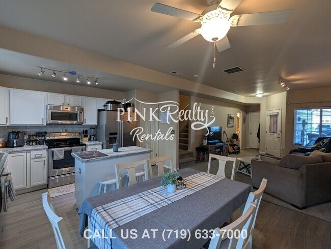 Building Photo - 870 Red Thistle View