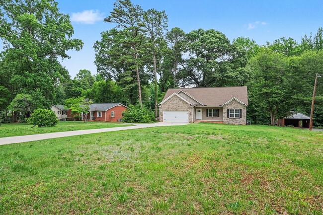 Building Photo - 324 N Milford Dr