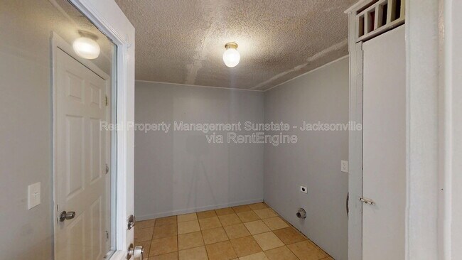 Building Photo - 2584 Spring Lake Rd