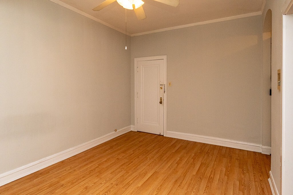 Building Photo - 2832 N Burling St