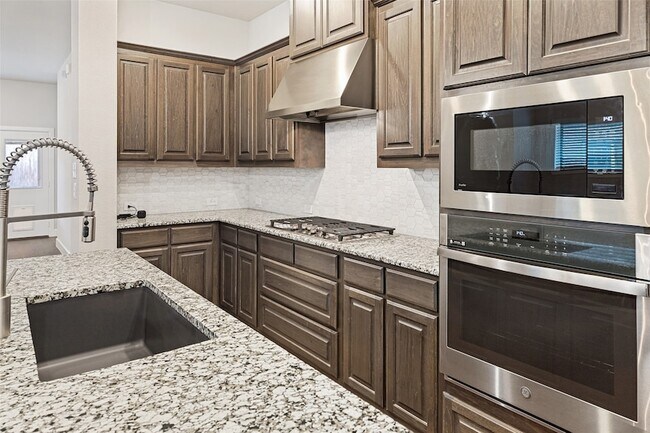 Building Photo - 2424 Preakness Pl