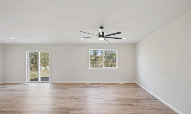 Building Photo - 323 Ashbrook Dr