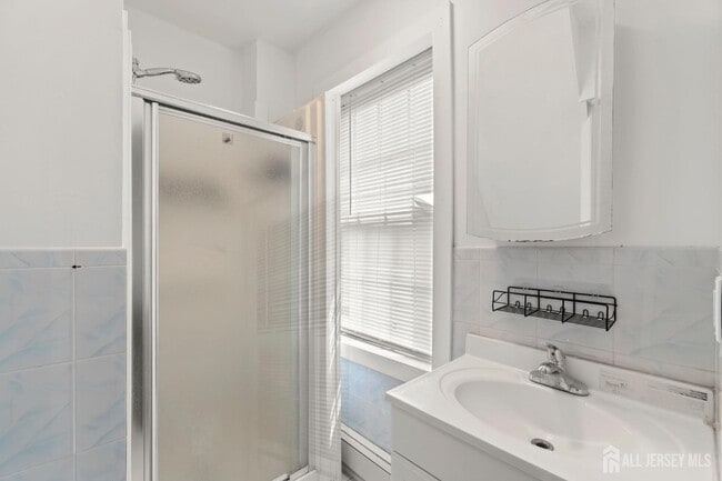Building Photo - 23 Leick Ave