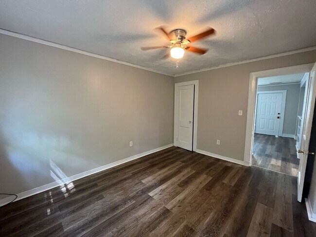 Building Photo - Located off of Victory Drive!! 2 Units Ava...