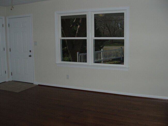 Building Photo - FOR RENT - 3 Bedroom / 1 Bath Ranch in Chesapeake!