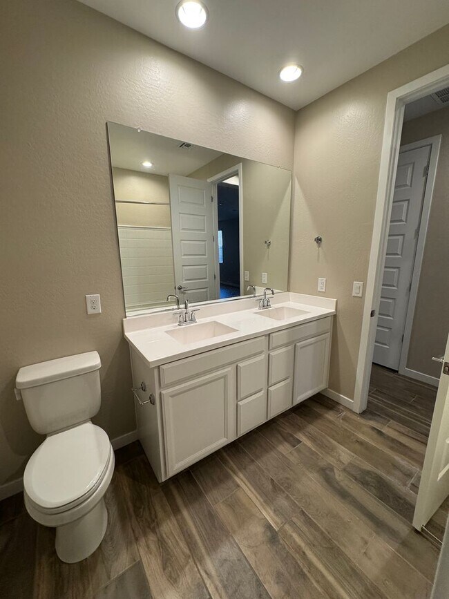 Building Photo - 2048 W Sienna Bouquet Pl