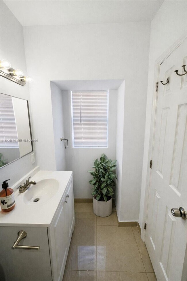 Building Photo - 2157 NW 28th St