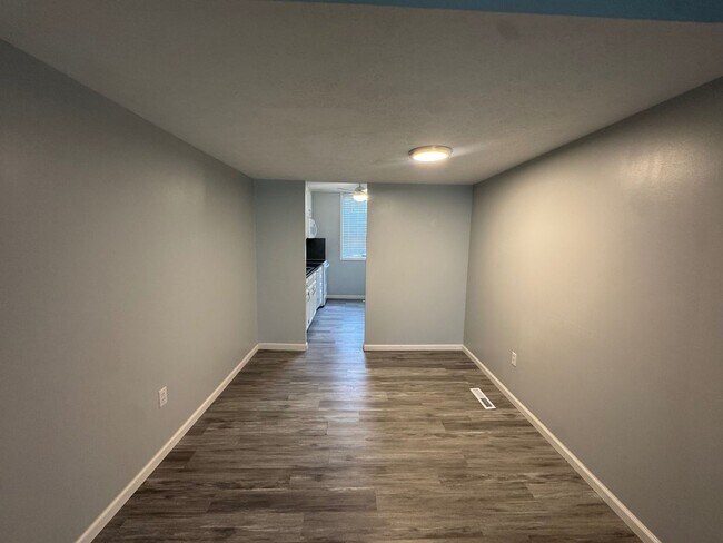 Building Photo - Charming 2-Bedroom Property (Water, Trash and Recycling and Sewer taken care by HOA)