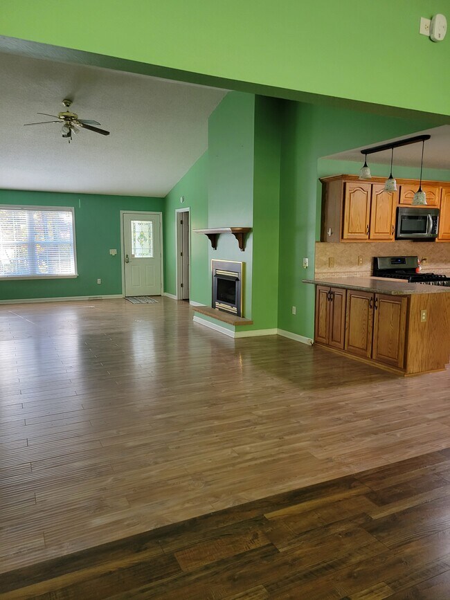 Building Photo - 71 Crest Cir