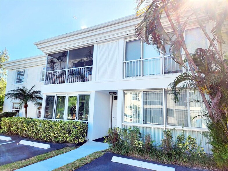 Building Photo - 6281 Bay Club Dr