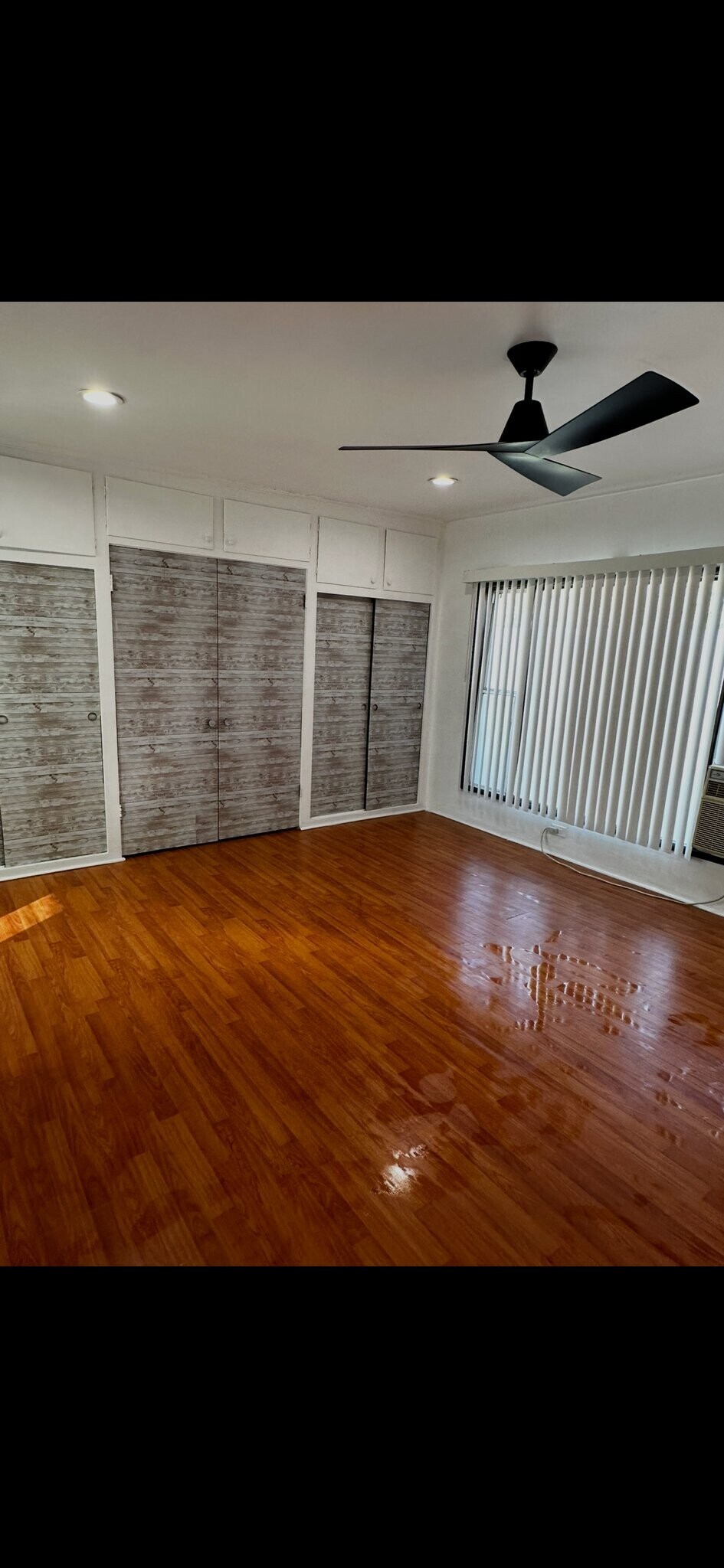 Building Photo - 323 N Chevy Chase Dr