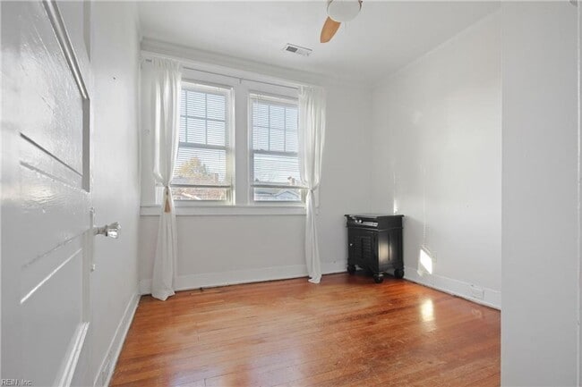 Building Photo - Classic 3 bedroom Home in the heart of Colonial Place