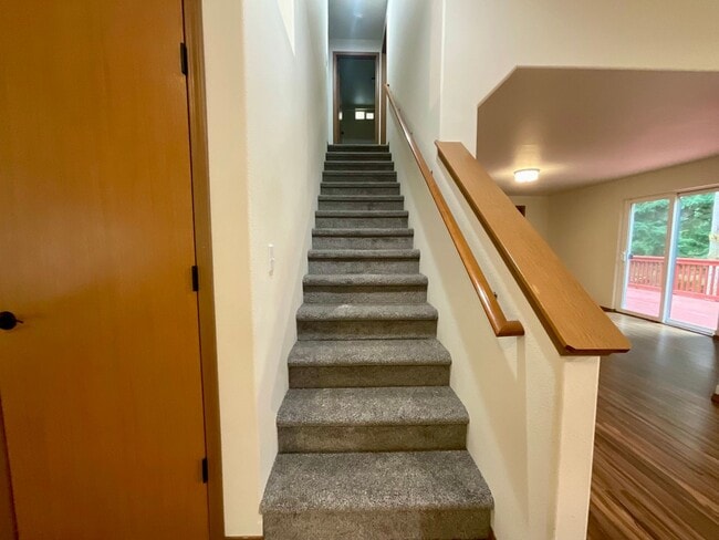 Building Photo - Beautiful 3 Bedroom, 2.5 Bath Home in Gated Clearwood Community!