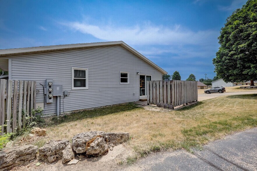 Building Photo - 225 Buechner Dr
