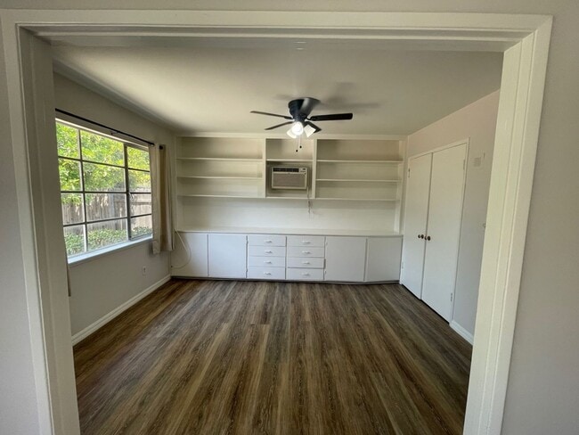 Building Photo - Charming Granada Hills Home
