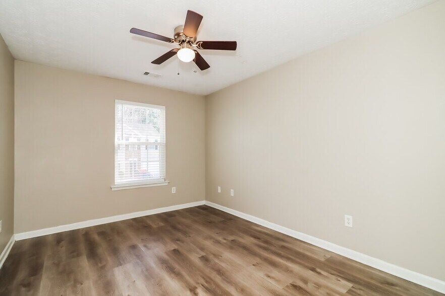 Building Photo - 248 Silver Ridge Dr