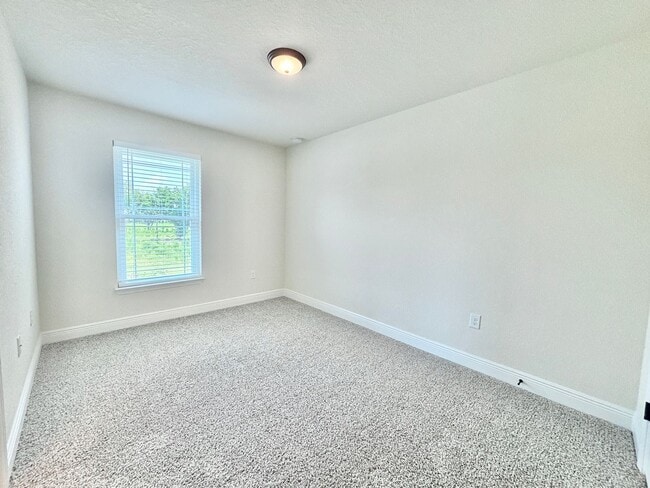 Building Photo - 3-Bedroom Townhome - Woodlands