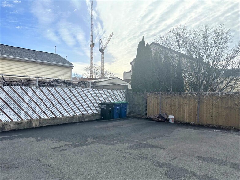 Building Photo - 20 Concord Ave