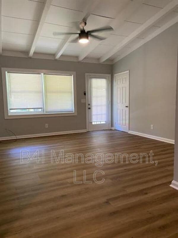 Building Photo - 255 Robert E Lee Dr