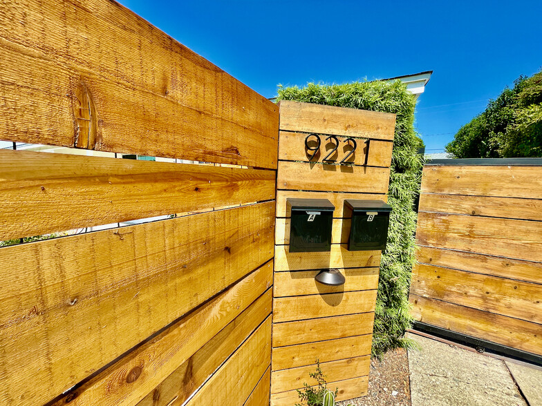 Building Photo - 9221 Laurel Ave
