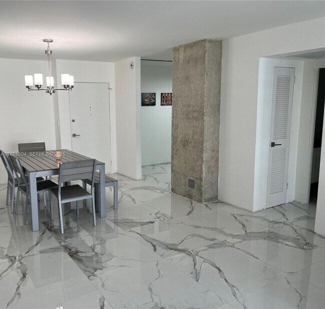 Building Photo - 2030 S Ocean Dr