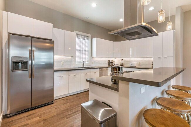 Building Photo - 3737 Bienville Ave