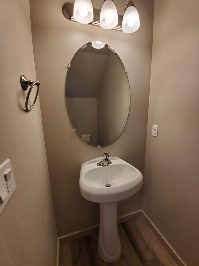 Building Photo - 5701al