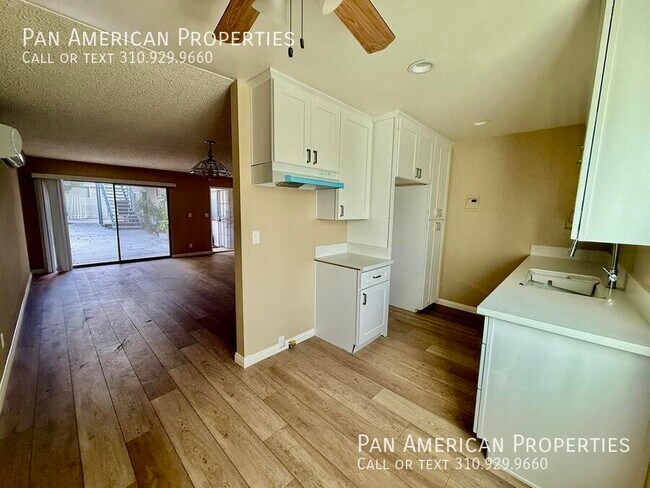 Building Photo - 326 S Gerhart Ave