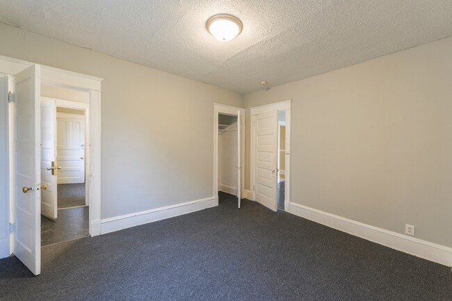 Building Photo - 2208-2210 Glenwood Ave