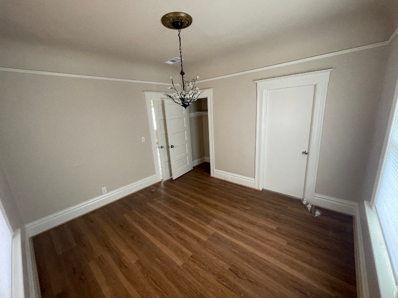 Building Photo - 1127 Elgin St