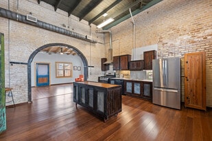 Building Photo - 1500 E Madison St