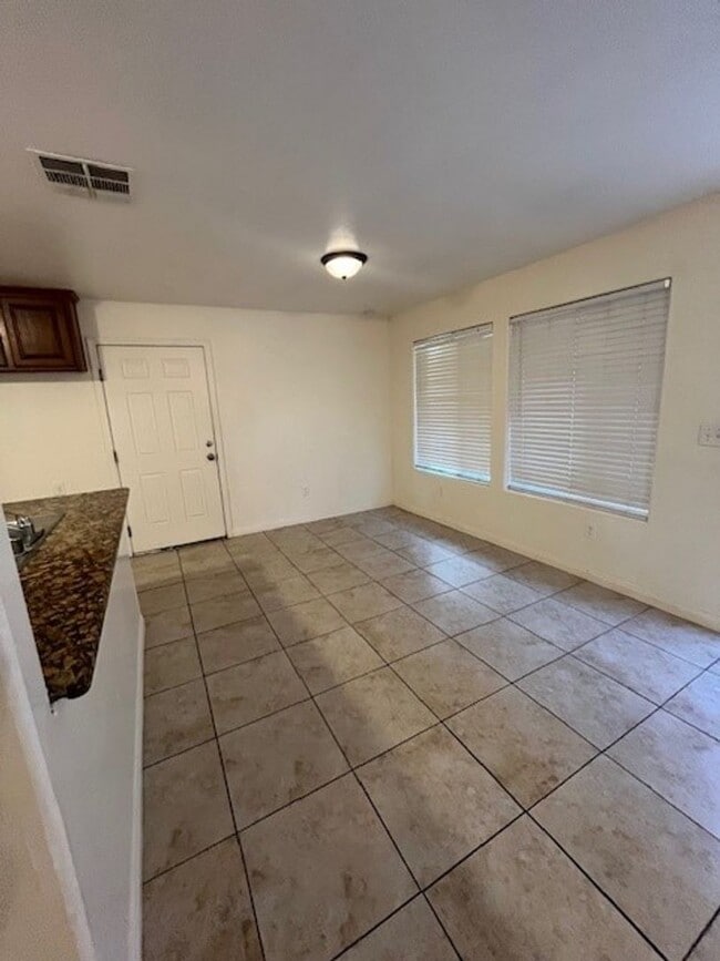 Building Photo - 725 L St